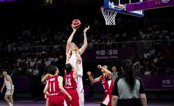 FIBA도 주목한 ‘중국 18세 220cm 여자 거인’ 장쯔위