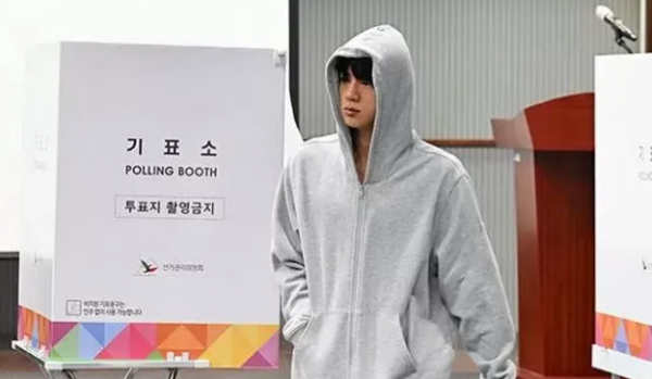 투표소 찾은 BTS 진, 소중한 한 표 행사
