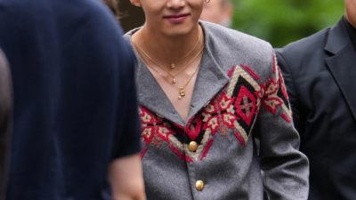 방탄소년단 뷔, 파리 패션위크 포착