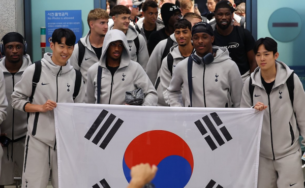 손흥민,양민혁을 앞세운 2024-2025시즌 유럽축구연맹(UEFA) 유로파리그 챔피언 토트넘이 한국 땅을 밟았다.