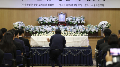 고 전유성 묘비명은 '웃지마, 너도 곧 와'…마지막까지 '웃음' 전했다