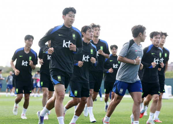 홍명보 감독이 이끄는 축구 대표팀은 4일(한국시간) 미국 뉴욕의 아이칸 스타디움에서 현지 입성 이후 이틀째 훈련에 나섰다.