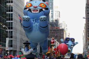 '케데헌' 더피가 뉴욕 하늘에…추수감사절 퍼레이드서 시선집중