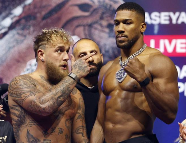 19일 카세야 센터에서 열린 계체에서 폴은 216.7파운드(98.29kg), 조슈아는 243.4파운드(110.40kg)로 계체를 통과했다.