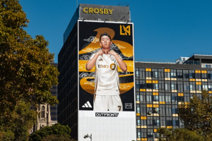 입단 반년 만에 LA 벽화 주인공…손흥민, 런던 이어 코리아타운도 장식