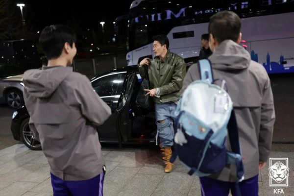 홍명보 감독 농담 속 화기애애한 완전체 한국축구대표팀