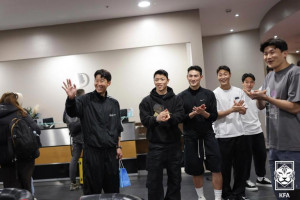 홍명보 감독 농담 속 화기애애한 완전체 한국축구대표팀