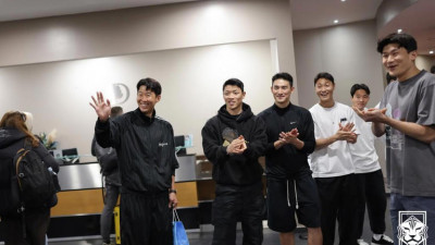 홍명보 감독 농담 속 화기애애한 완전체 한국축구대표팀