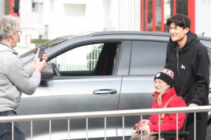 김민재의 팬 서비스 미담이 독일 현지에서 화제