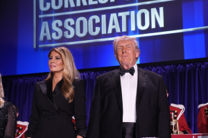 '멜라니아 과부' 논란…트럼프 부부, 엄정대응 요구