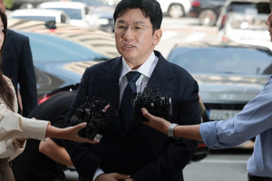 '1천900억 부당이득 혐의' 방시혁 영장…자본시장 교란