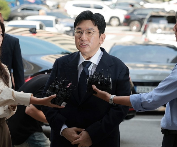 '1천900억 부당이득 혐의' 방시혁 영장…