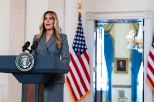 도널드 트럼프 대통령의 부인 멜라니아 엡스타인이 트럼프 소개한 것 아냐