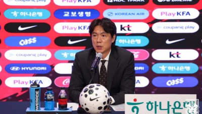 홍명보 감독이 이끄는 축구대표팀이 북중미월드컵에 나설 최종 엔트리 26명의 명단을 발표