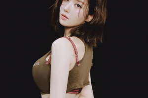 ‘워터밤 여신’ 가수 권은비가 유튜버로 변신하며 팬들과의 새로운 소통을 예고