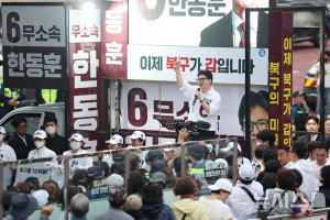 지지율 1위 등극 무소속 맞아? 한동훈, 선거운동 '차별화' 통했다
