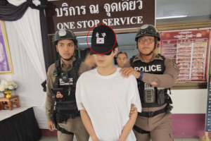 한국인인 줄…태극기 모자 쓴 중국인 검거, 집엔 M16·수류탄까지
