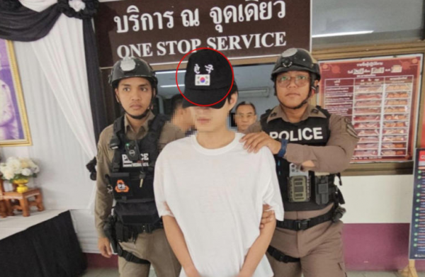 한국인인 줄…태극기 모자 쓴 중국인 검거, 집엔 M16·수류탄까지