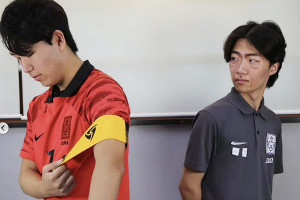 홍명보·참교육·젠슨 황…의정부고 패러디 졸업사진 화제