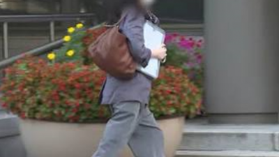 황정민 폭로자, 법정서 실물 포착