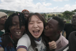 만지지 마...여자 혼자 아프리카 갔다가 '봉변'