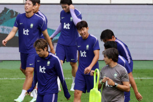 손흥민 밀어내려 했다? 이강인 측, 대표팀 왕따·파벌설에 법적 대응 예고